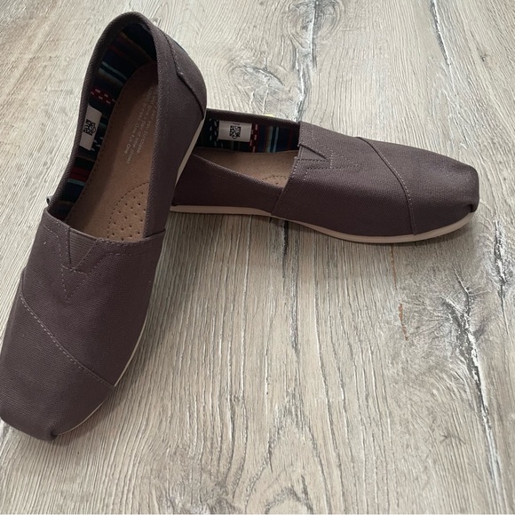 Toms Canvas Shoes - Picture 6 of 9